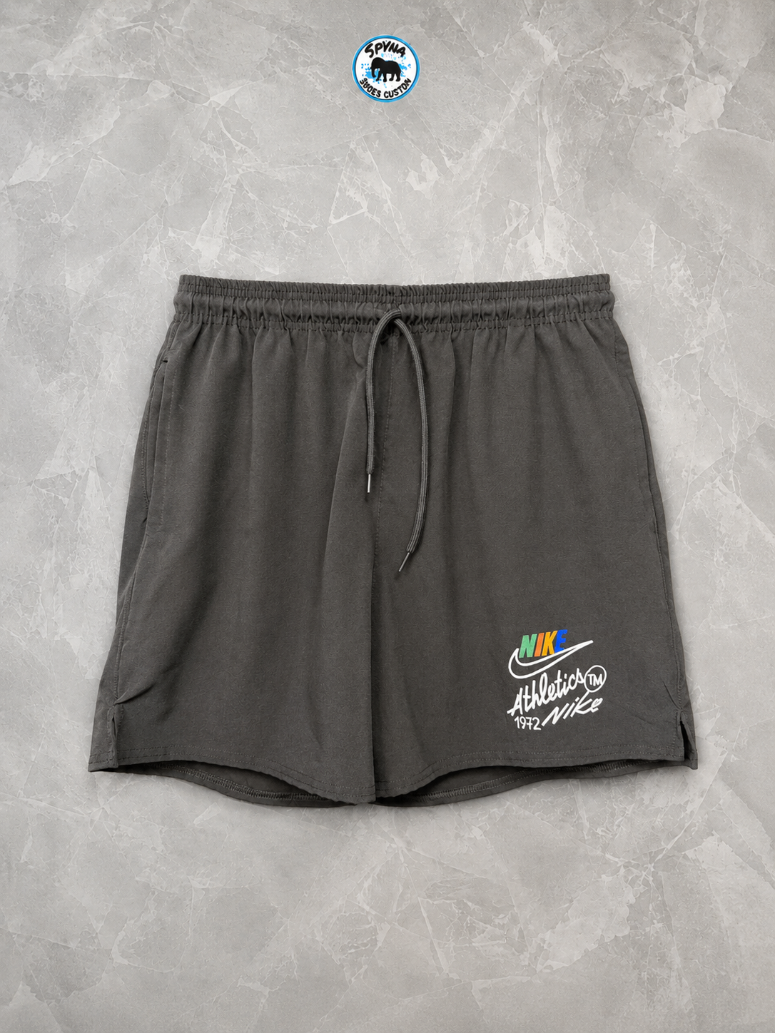 Bermuda Nike Club Flow Athletics 1972 Preto e Cinza Tactel Leve Masculina