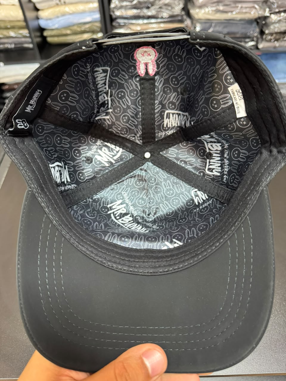 Boné Snapback Mr Bunny Preto Emborrachado Masculino Original (Cópia)