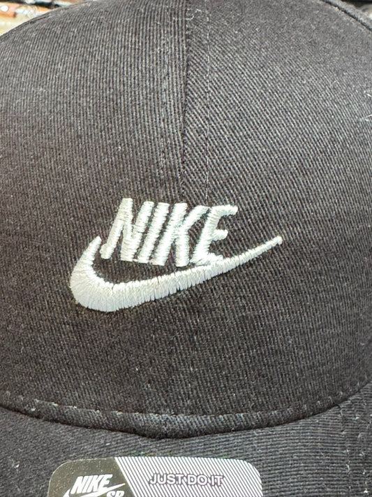 Boné Nike Club Court Dad Hat Fivela Preto Masculino