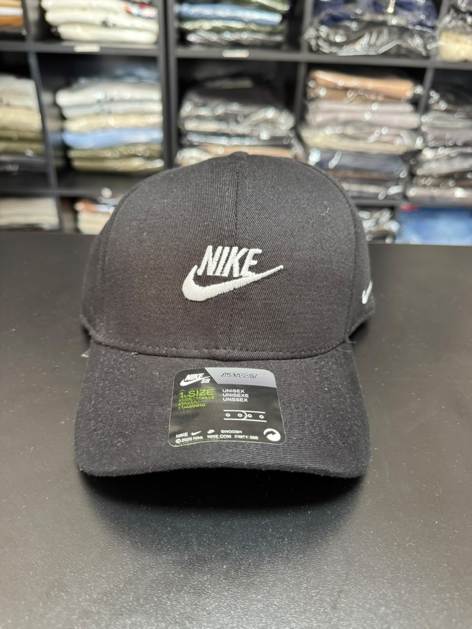 Boné Nike Club Court Dad Hat Fivela Preto Masculino