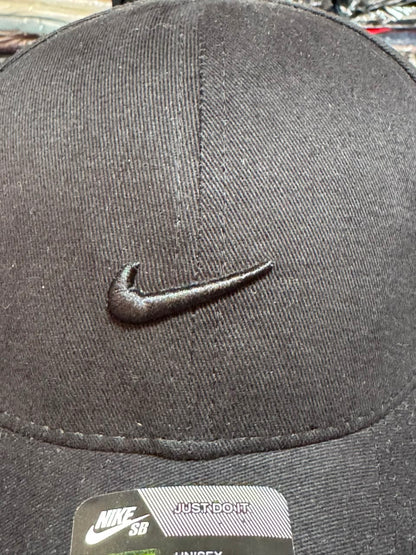 Boné Nike Club Court Dad Hat Fivela Preto Masculino