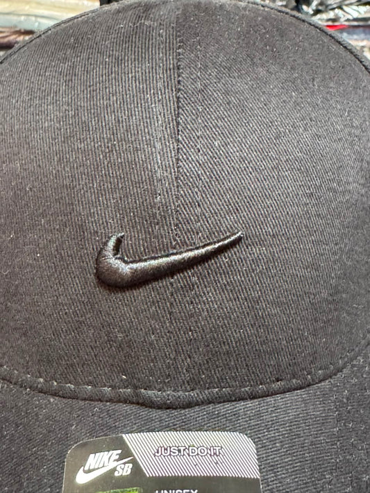 Boné Nike Club Court Dad Hat Fivela Preto Masculino