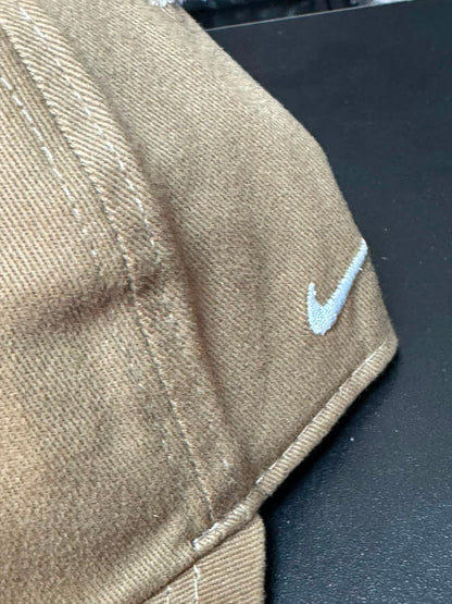 Boné Nike Club Court Dad Hat Fivela Marrom Masculino