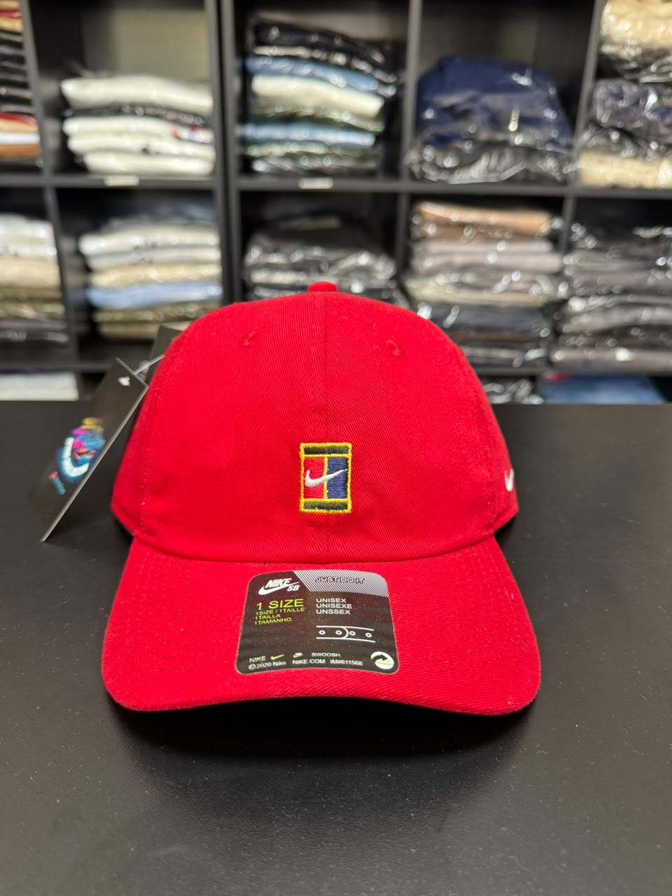 Boné Nike Club Court Dad Hat Fivela Masculino Vermelho