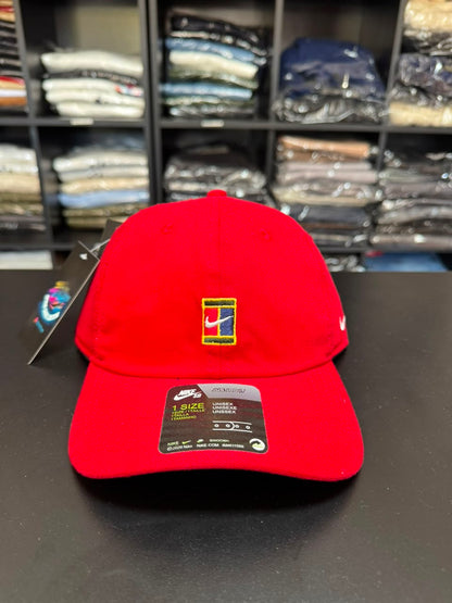 Boné Nike Club Court Dad Hat Fivela Masculino Vermelho