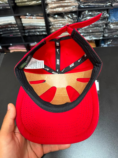 Boné Nike Club Court Dad Hat Fivela Masculino Vermelho