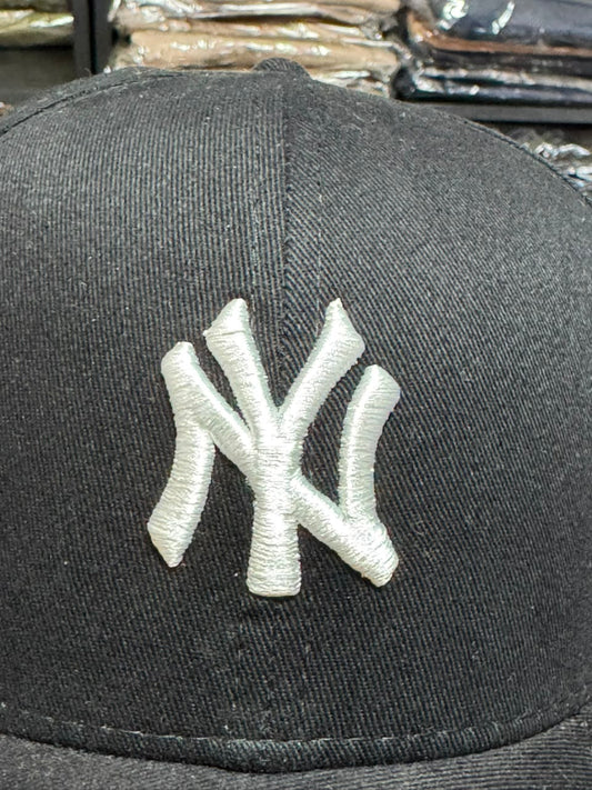 Boné New Era 9Forty Yankees Preto Unissex