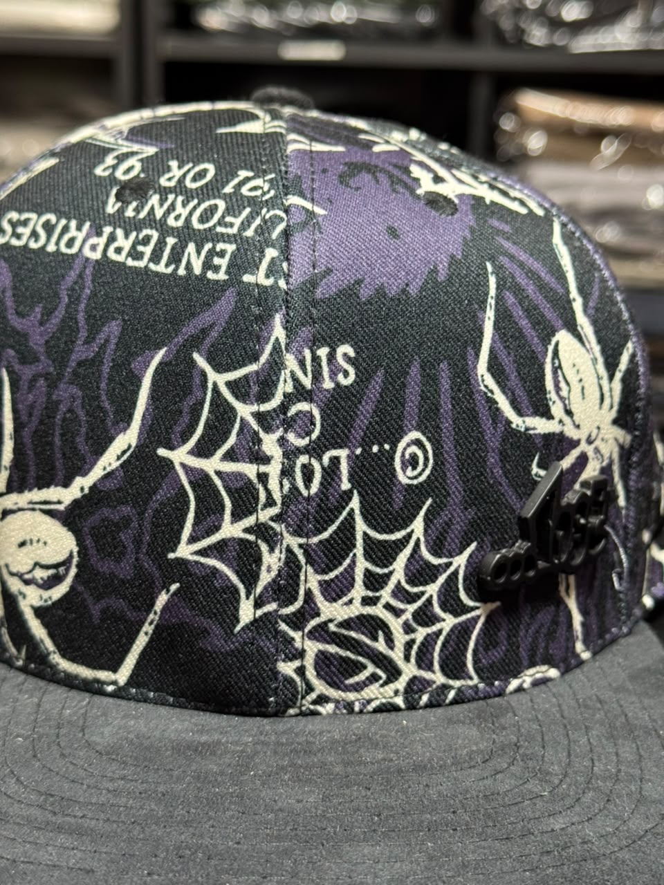 Boné Lost Aranha Caveira Roxo Snapback Preto Masculino