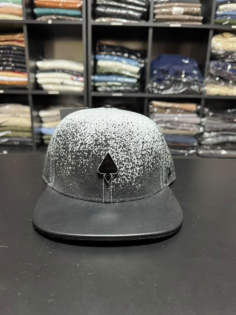 Boné Lost Letreiro Fivela Preto Masculino