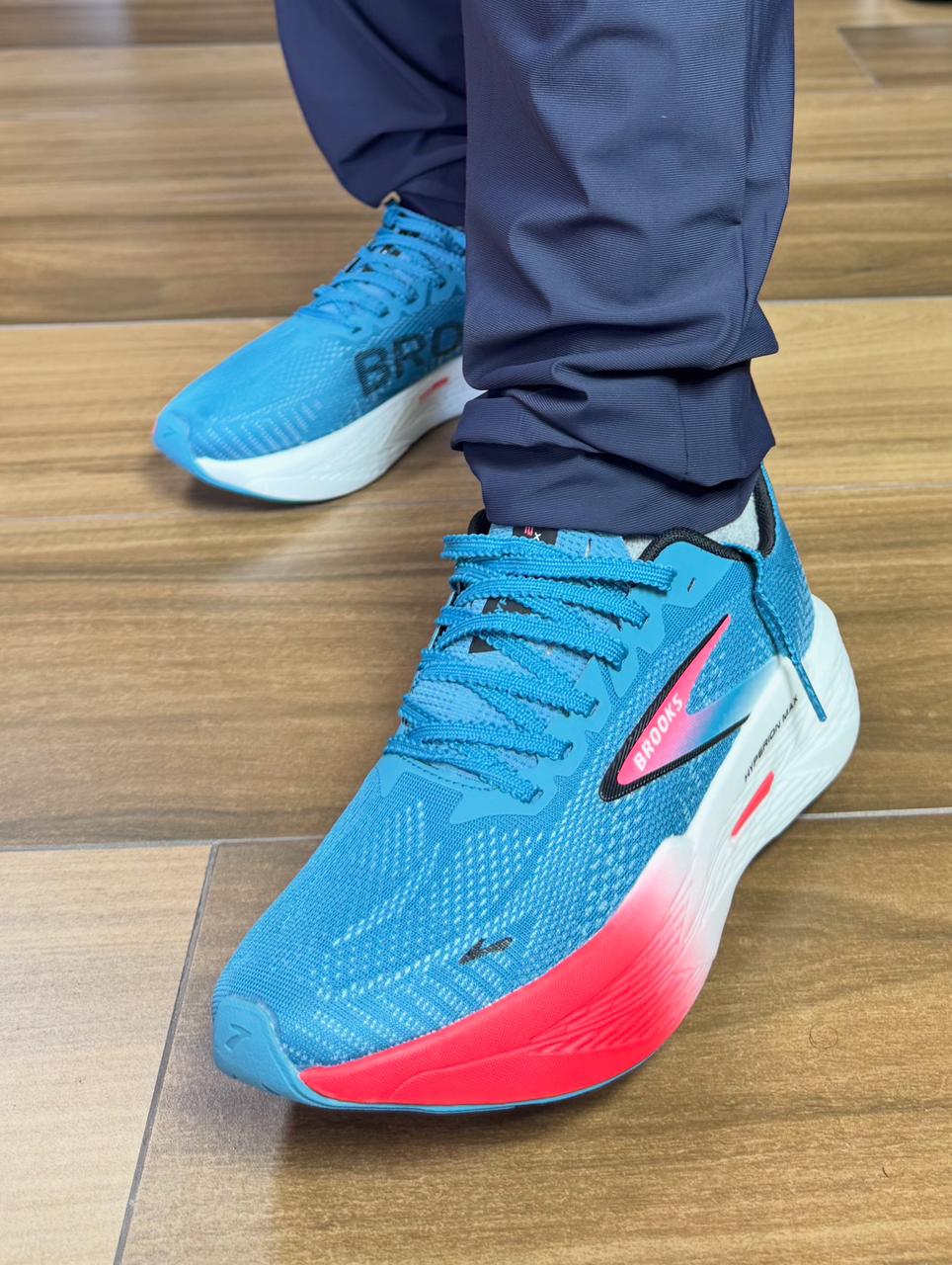 Tênis Brooks Hyperion Max 2 Azul e Vermelho Masculino