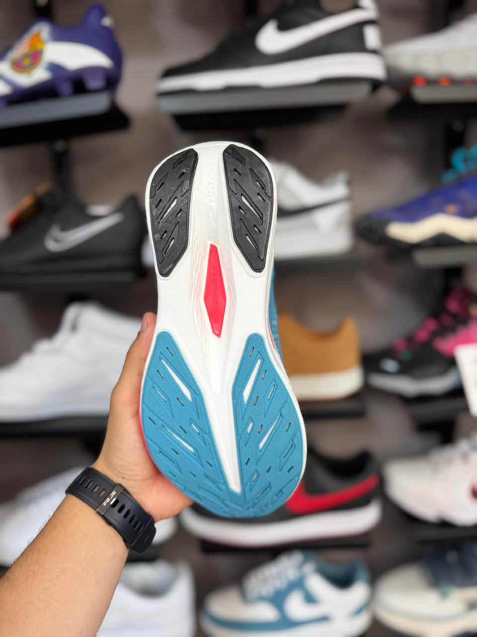 Tênis Brooks Hyperion Max 2 Azul e Vermelho Masculino