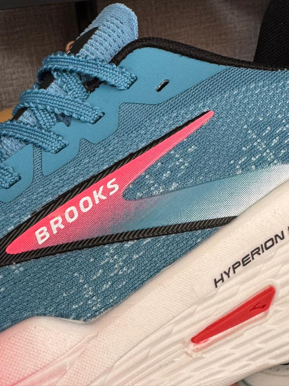 Tênis Brooks Hyperion Max 2 Azul e Vermelho Masculino