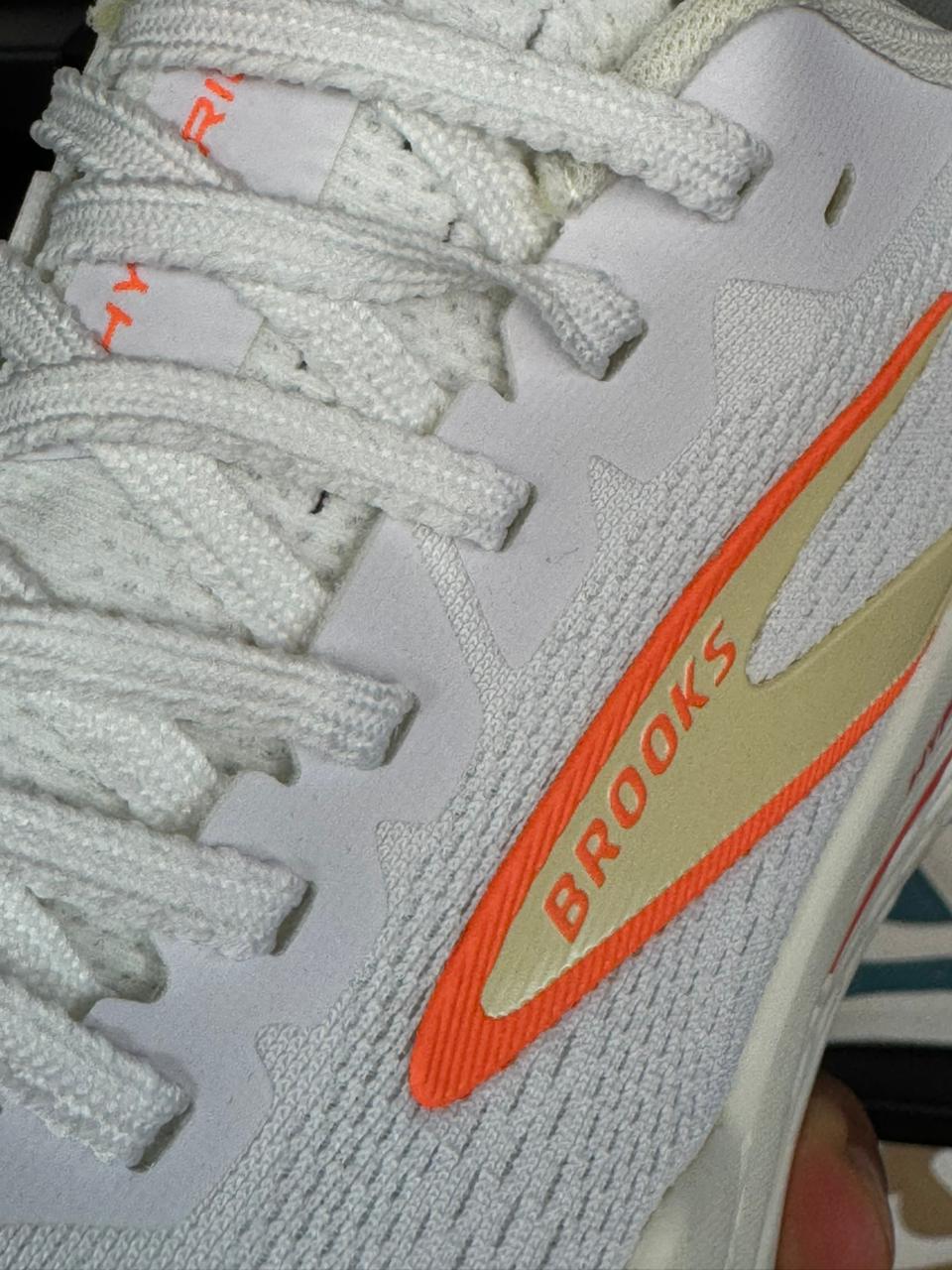 Tênis Brooks Hyperion Max 2 Branco e Amarela Masculino