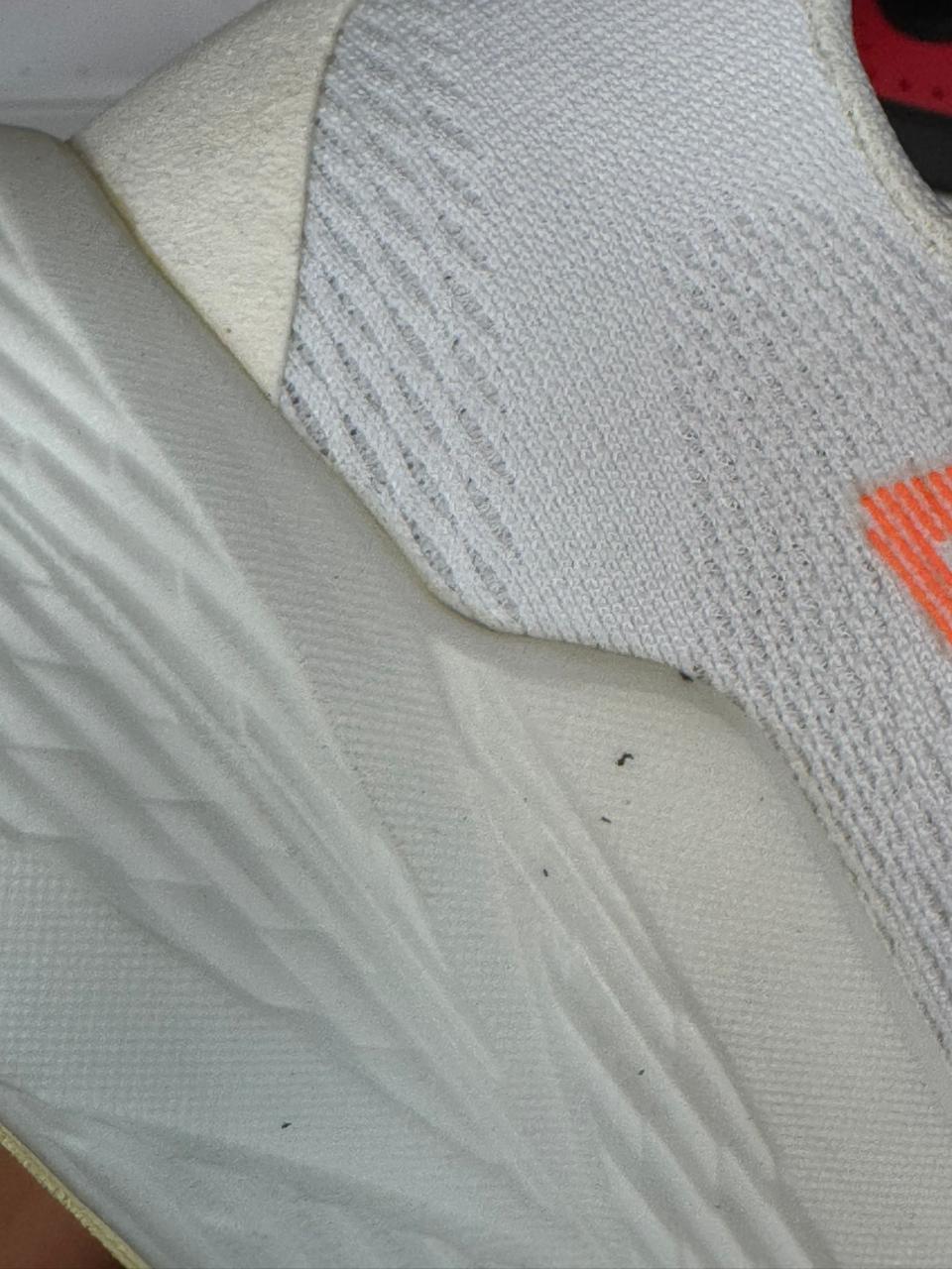 Tênis Brooks Hyperion Max 2 Branco e Amarela Masculino
