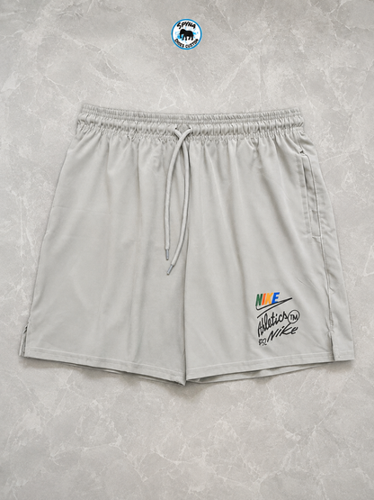 Bermuda Nike Club Flow Athletics 1972 Preto e Cinza Tactel Leve Masculina